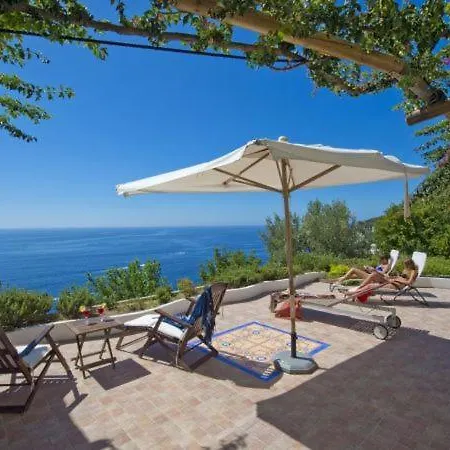 Villa Sleeps 6 T721533 Praiano