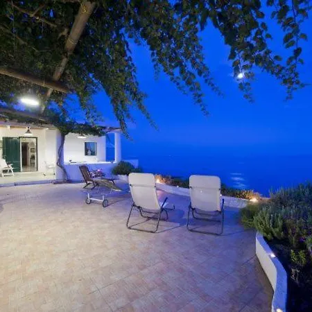 Villa Sleeps 6 T721533 Praiano