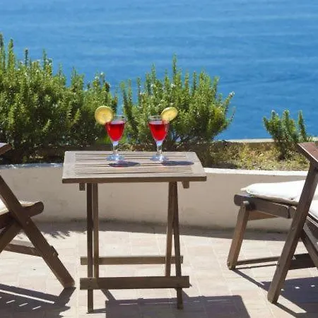 Villa Sleeps 6 T721533 *