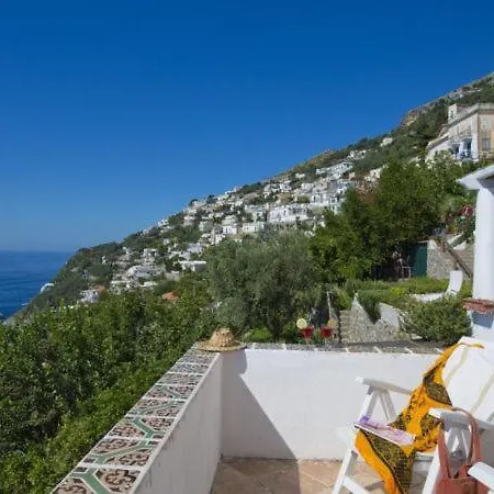 Villa Sleeps 6 T721533 *