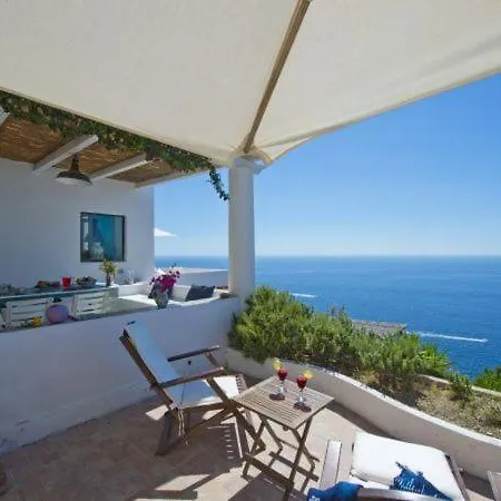 Sleeps 6 T721533 Villa